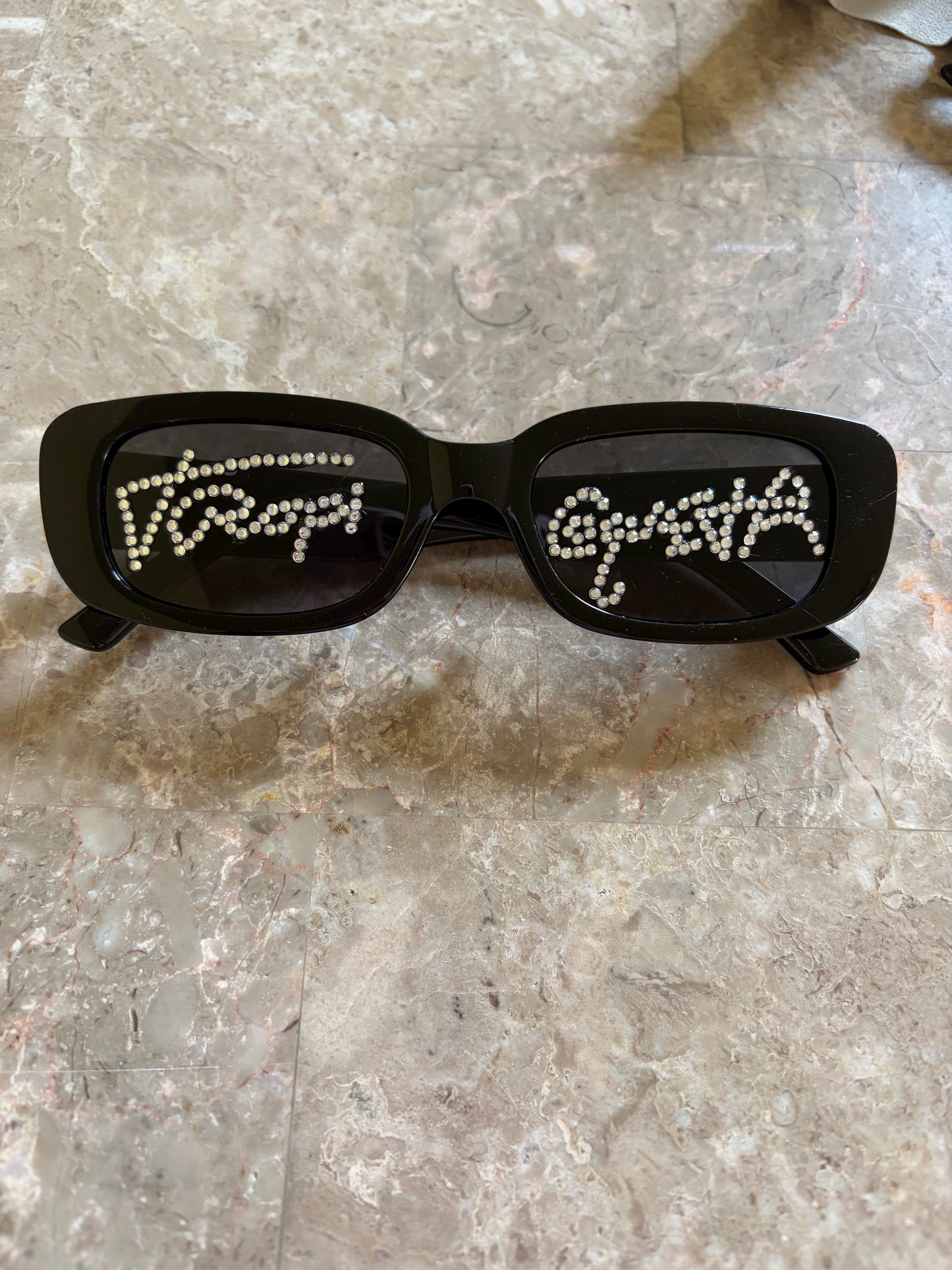Rhinestones sunglasses Bichota